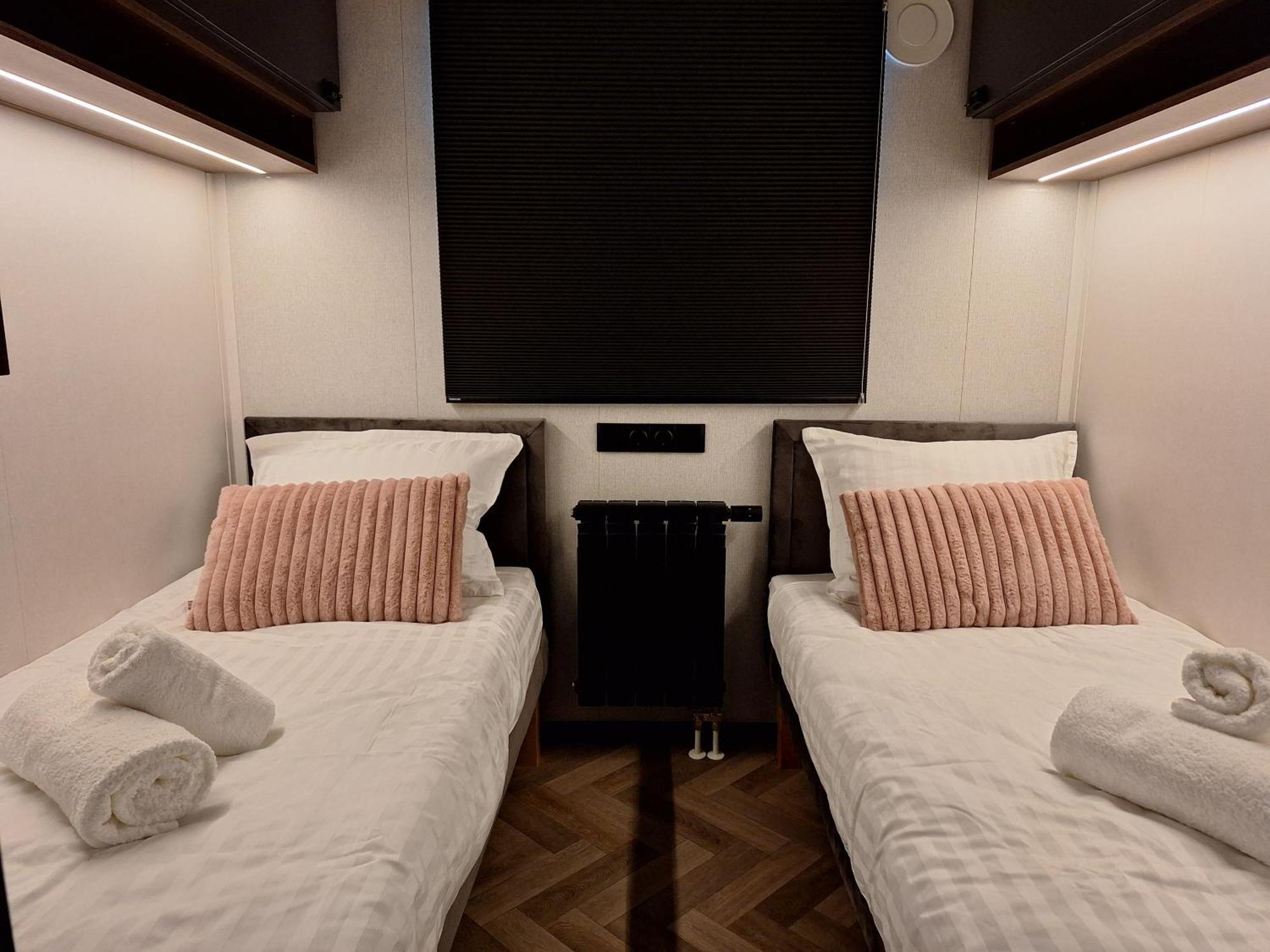 'Relax Lodge Sea' - Wellness Lodge In Zeeland - Private Sauna - Airco - Garden - Outdoor Swimming Pool - Free Wifi, Towels & Bed Linen Heinkenszand Exteriör bild