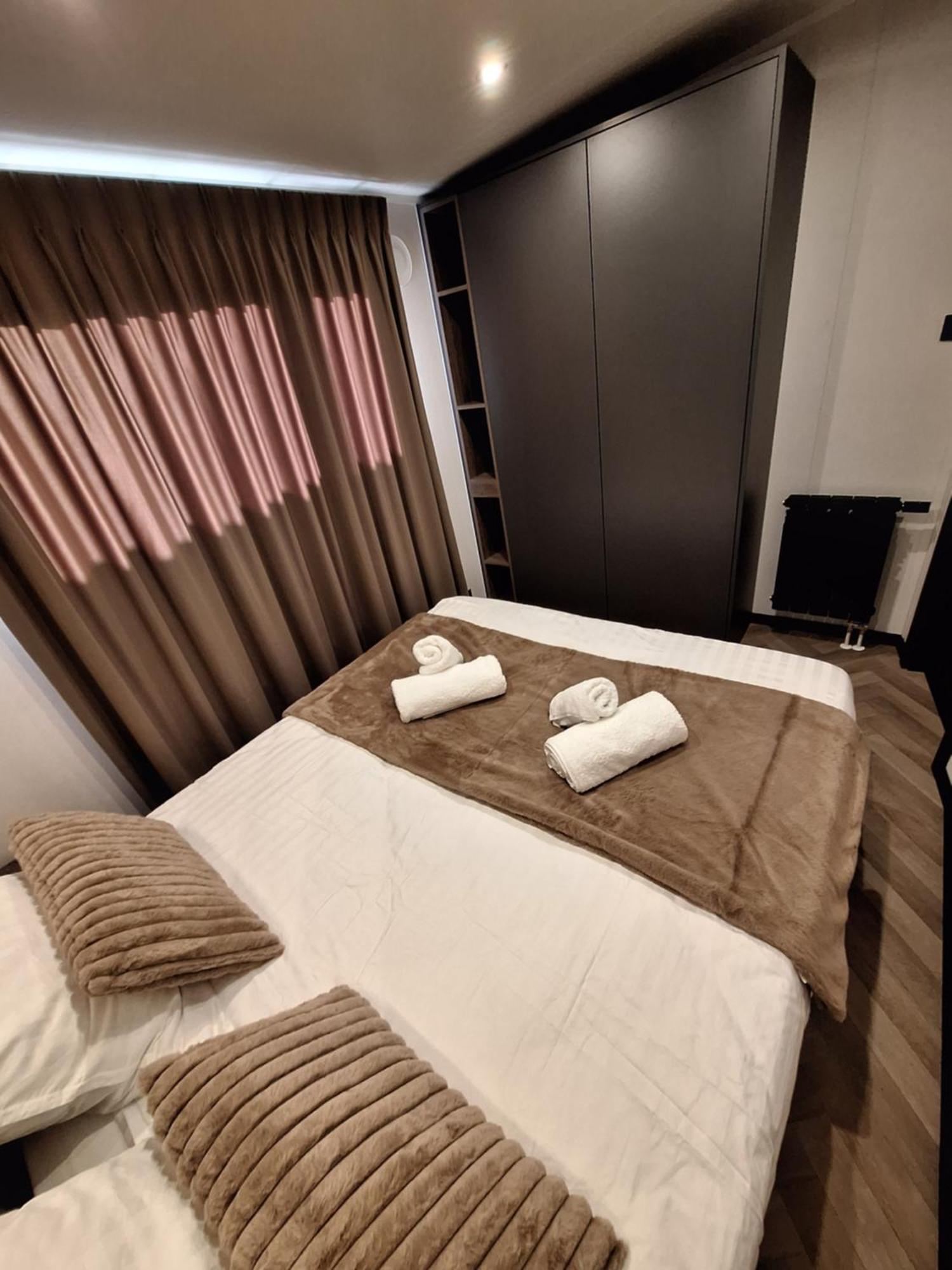 'Relax Lodge Sea' - Wellness Lodge In Zeeland - Private Sauna - Airco - Garden - Outdoor Swimming Pool - Free Wifi, Towels & Bed Linen Heinkenszand Exteriör bild