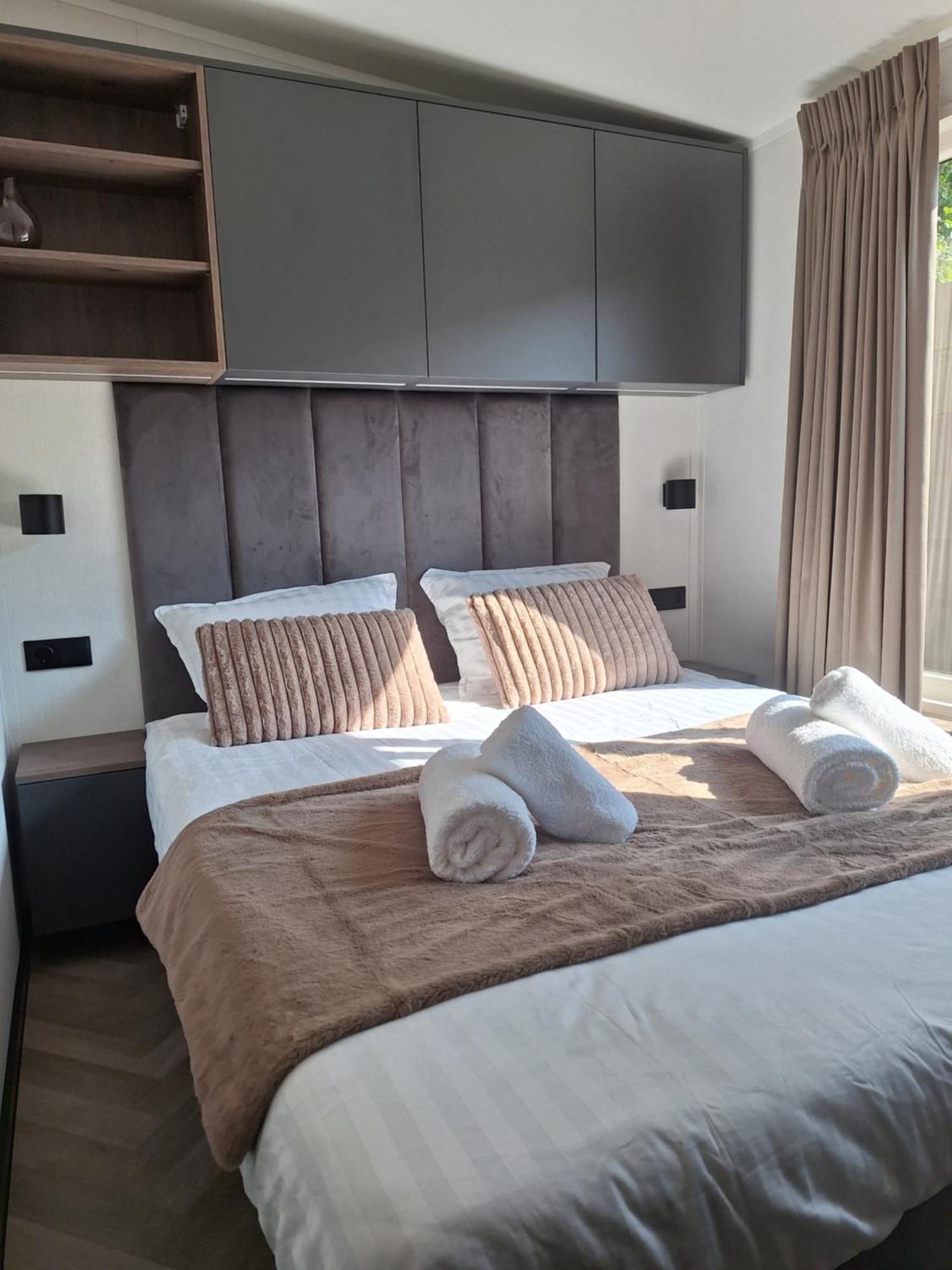 'Relax Lodge Sea' - Wellness Lodge In Zeeland - Private Sauna - Airco - Garden - Outdoor Swimming Pool - Free Wifi, Towels & Bed Linen Heinkenszand Exteriör bild